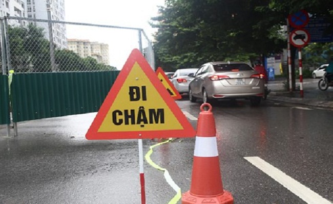 Biển báo công trình tam giác